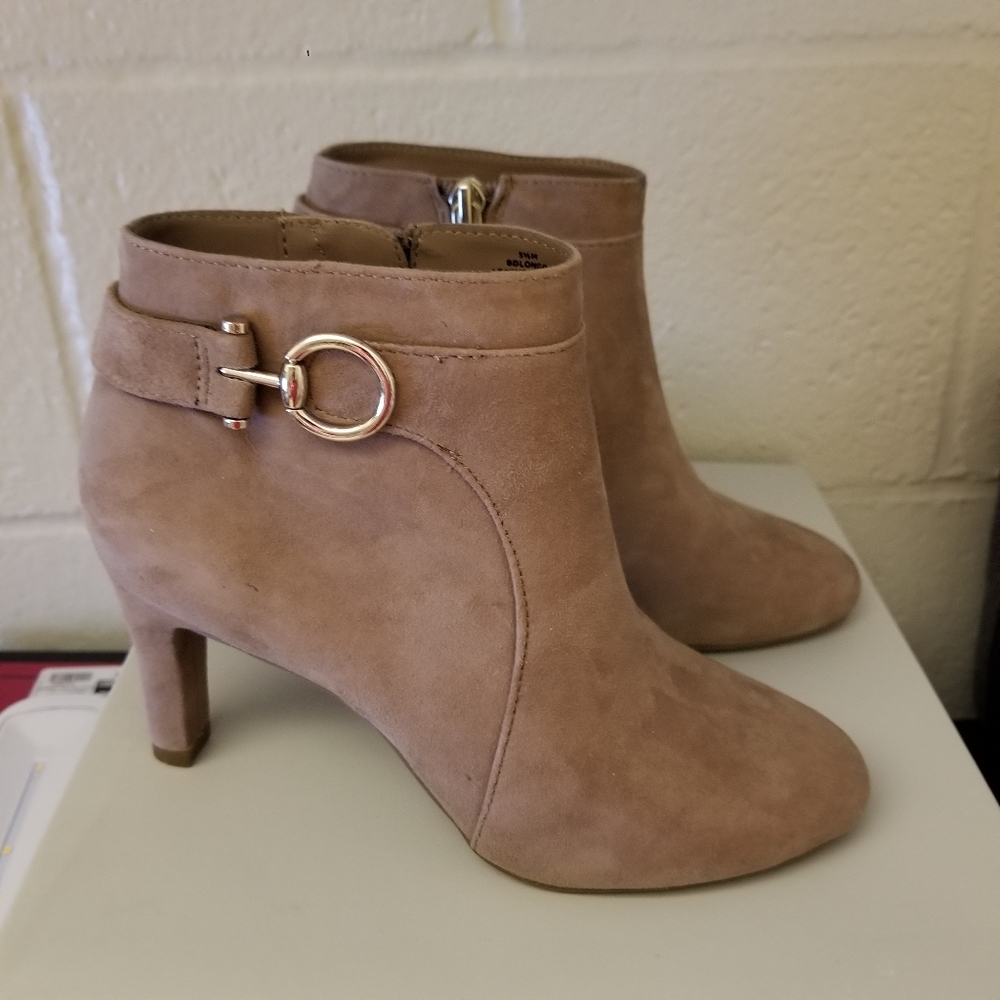 [New Year Sale Women's Shoes] Bandolino Suade